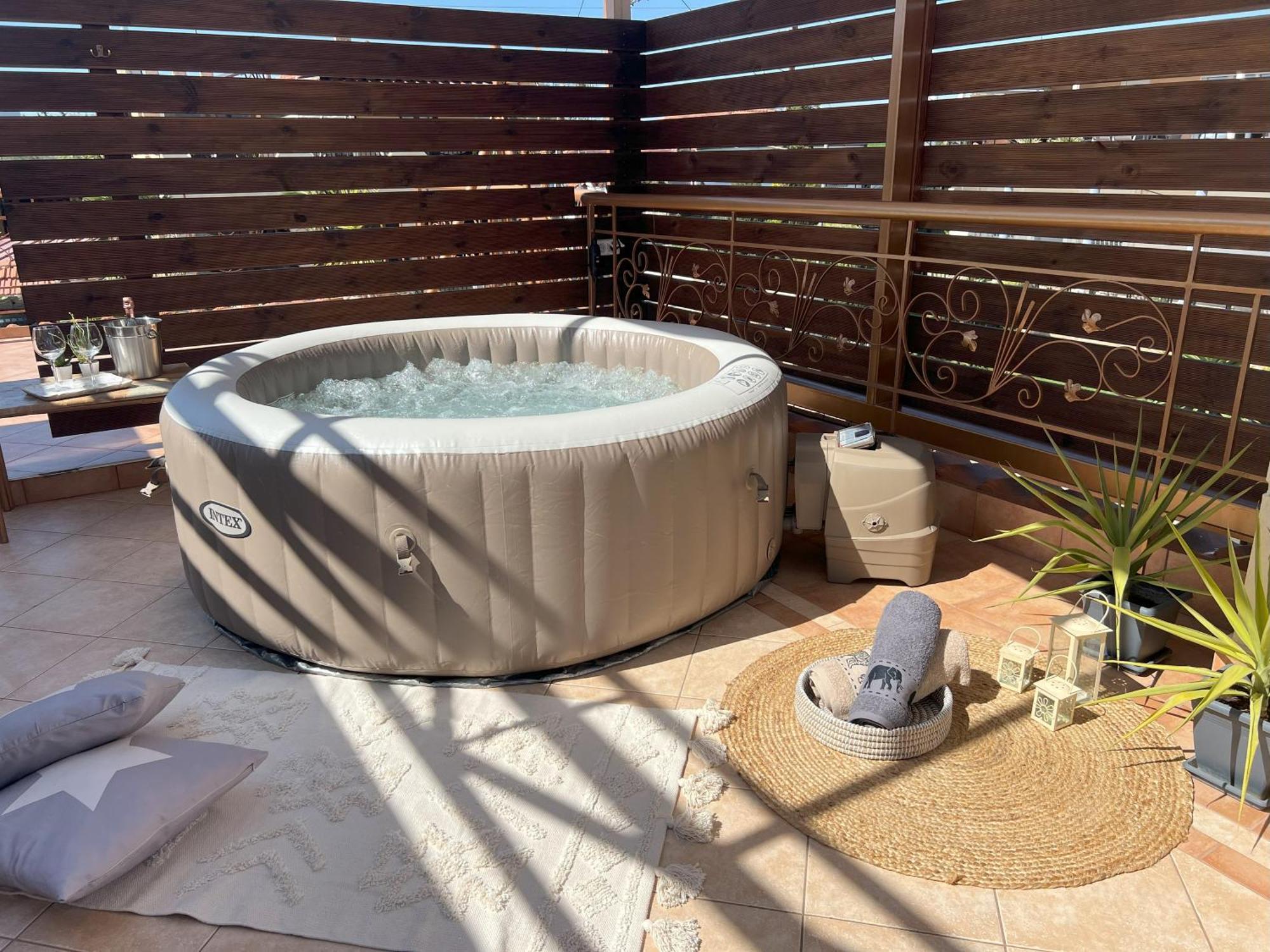Doormat# Wait 'N Sea, Jacuzzi, Luxury Stone House Daire Epanomi Dış mekan fotoğraf